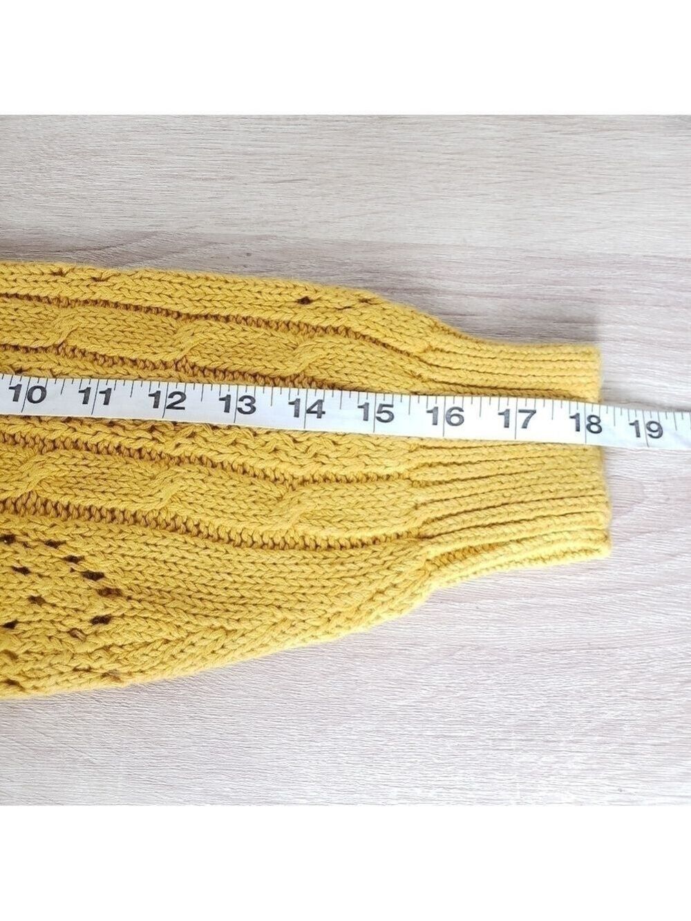 VINTAGE Wheat Yellow V-neck Cable Knit Sweater size Medium - Picture 7 of 10
